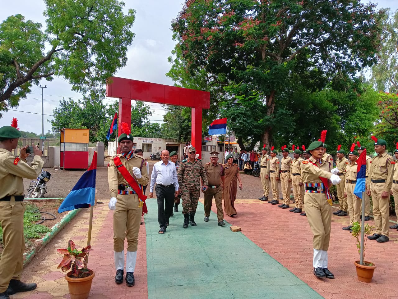 Colonel Raja Maji of Nine Battalion Solapur made a goodwill visit to Yashwantrao Chavan College