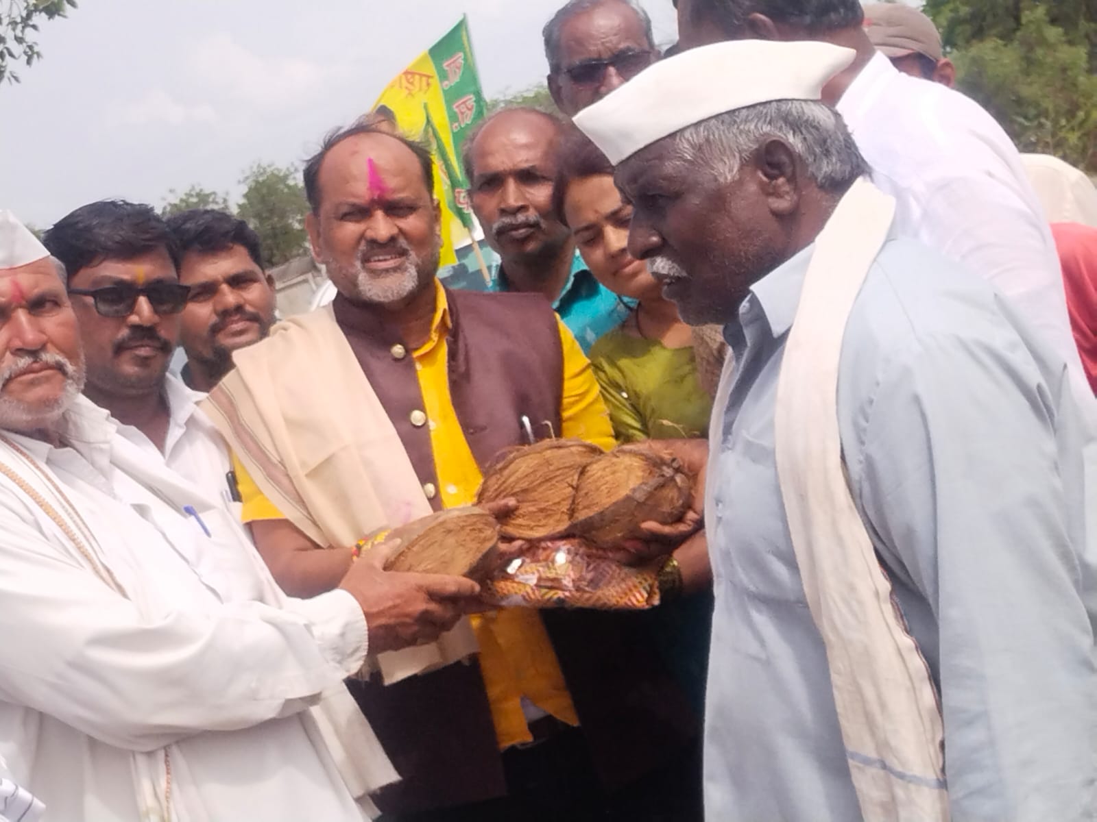 Former minister Mahadev Jankar visits villages in Karmala taluk on the occasion of Janaswaraj Yatra of RSP