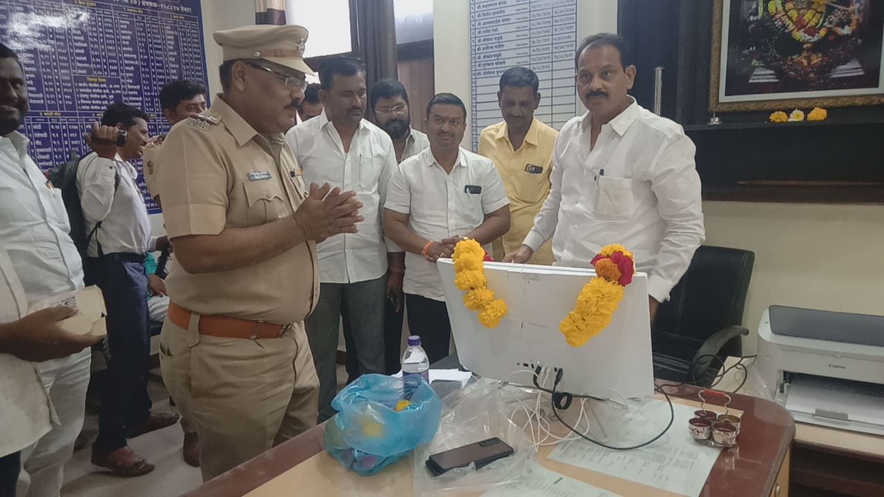 Ten computers from MLA Shinde to Karmala Police Station