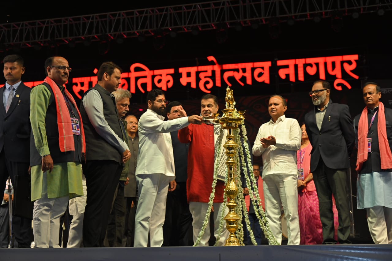 Chief Minister Eknath Shinde visited the ongoing MP Cultural Festival in Nagpur city