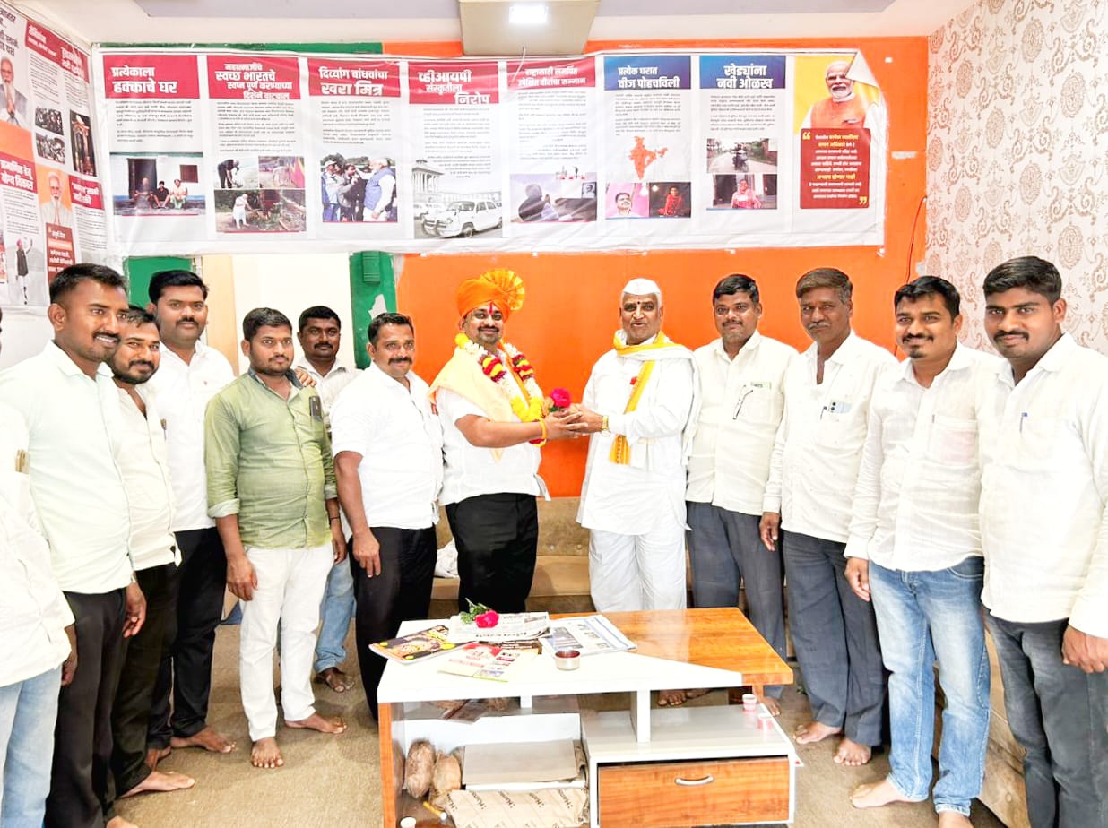Solapur DPC membar Ganesh Chivate was honored by the citizens of Dhaikhandi in Karmala