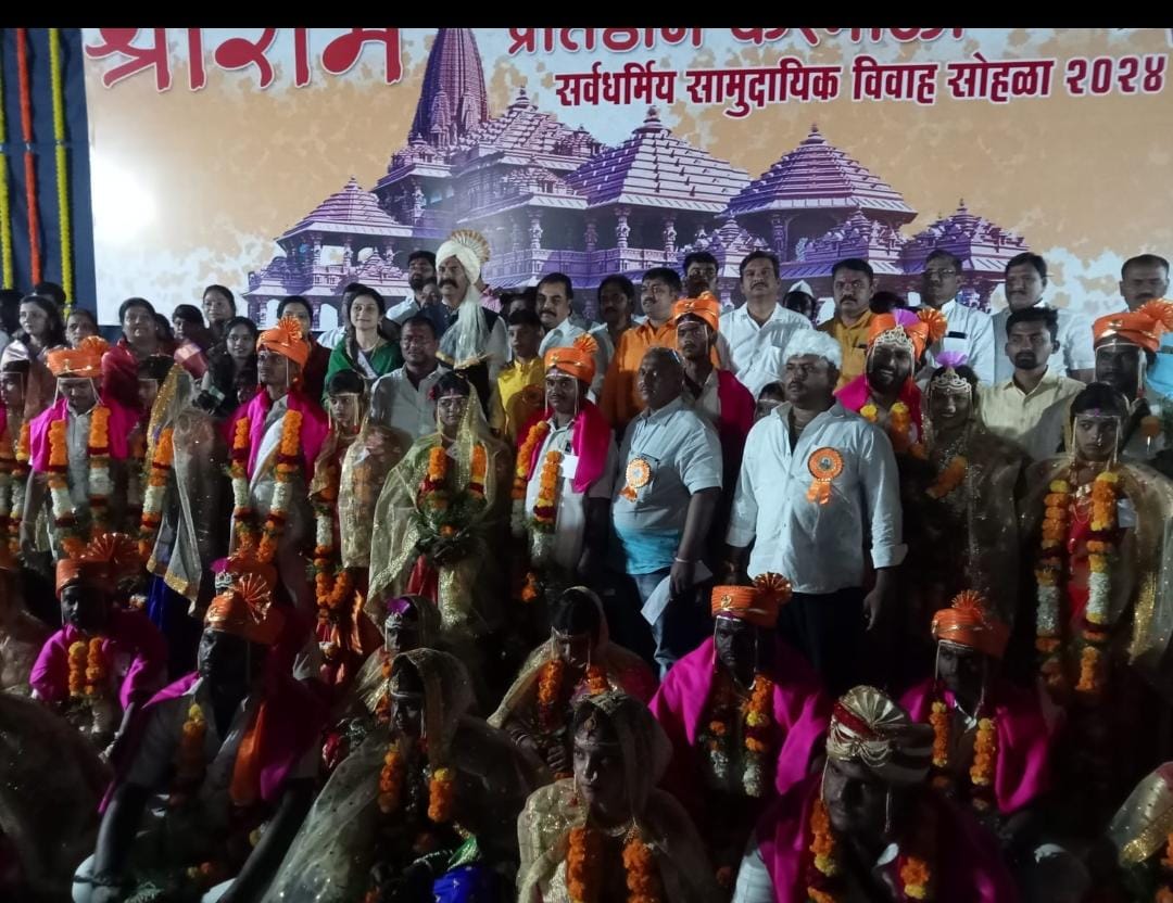 31 brides and grooms got tied up in the community marriage ceremony of Shriram Pratisthan