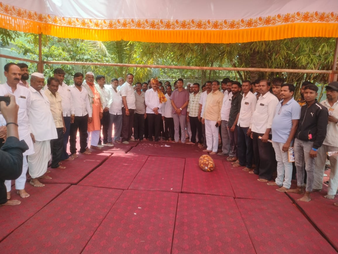MLA Sanjay Shinde visited 22 villages during the day to campaign for Nimbalkar
