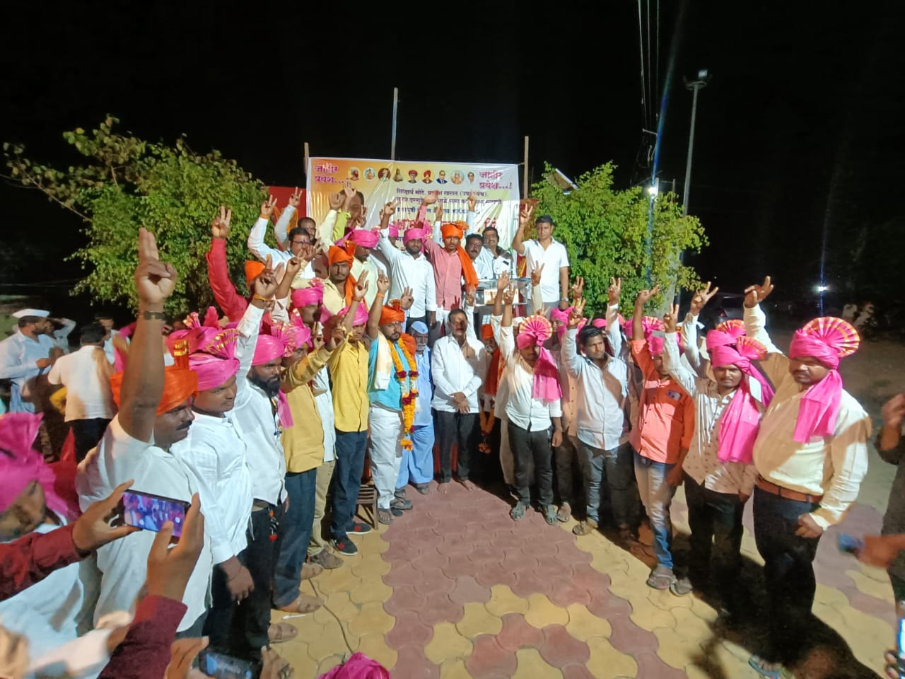 Activists including deputy sarpanch of Pathurdi join MLA Shinde group