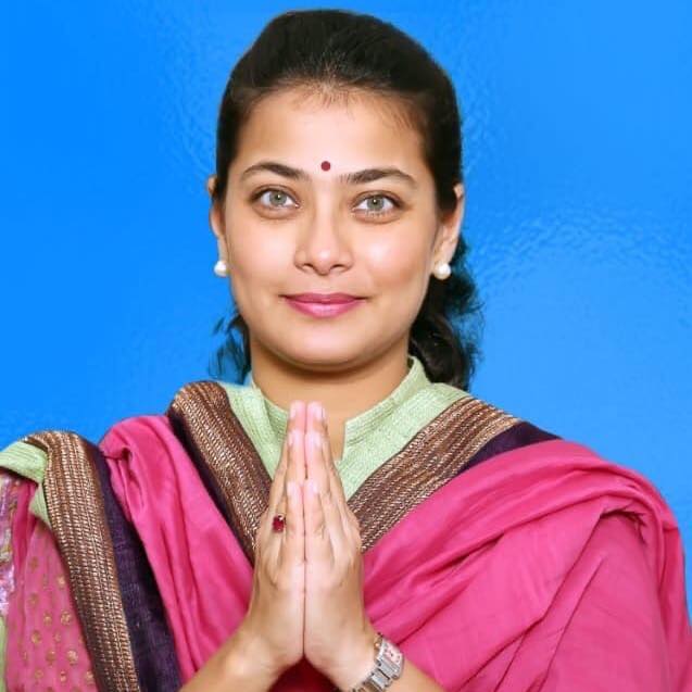 Praniti Shinde leading in Solapur constituency