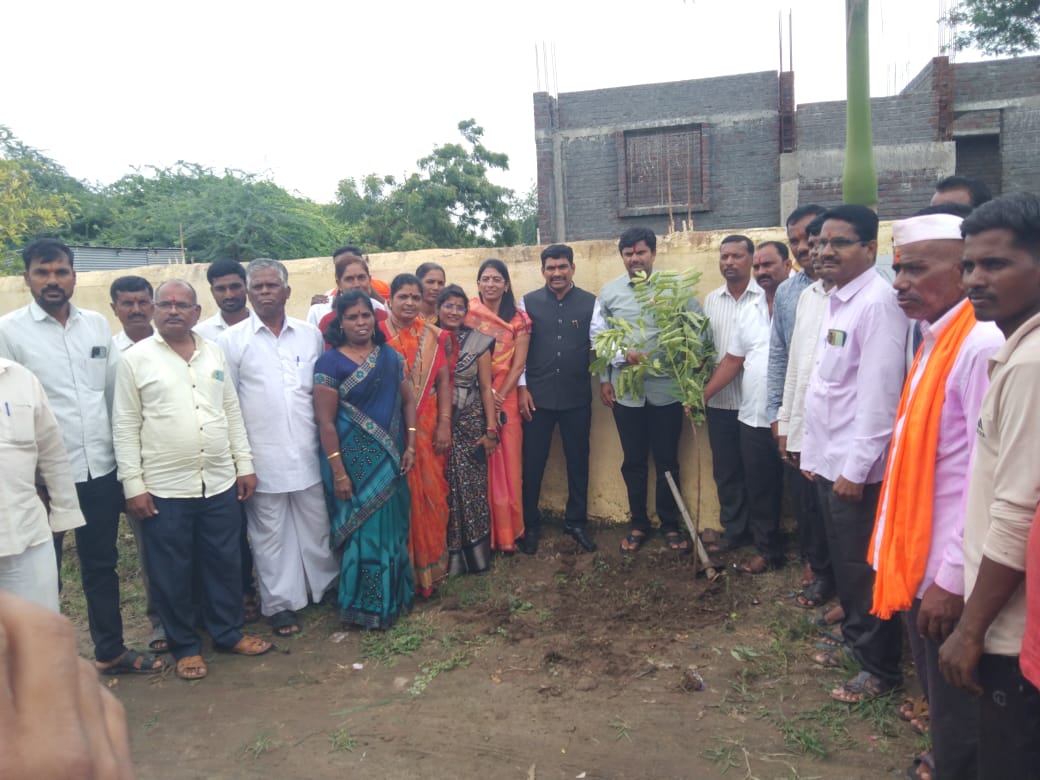 Tree plantation in 39 villages in Karmala on the occasion of Manoj Jarange birthday