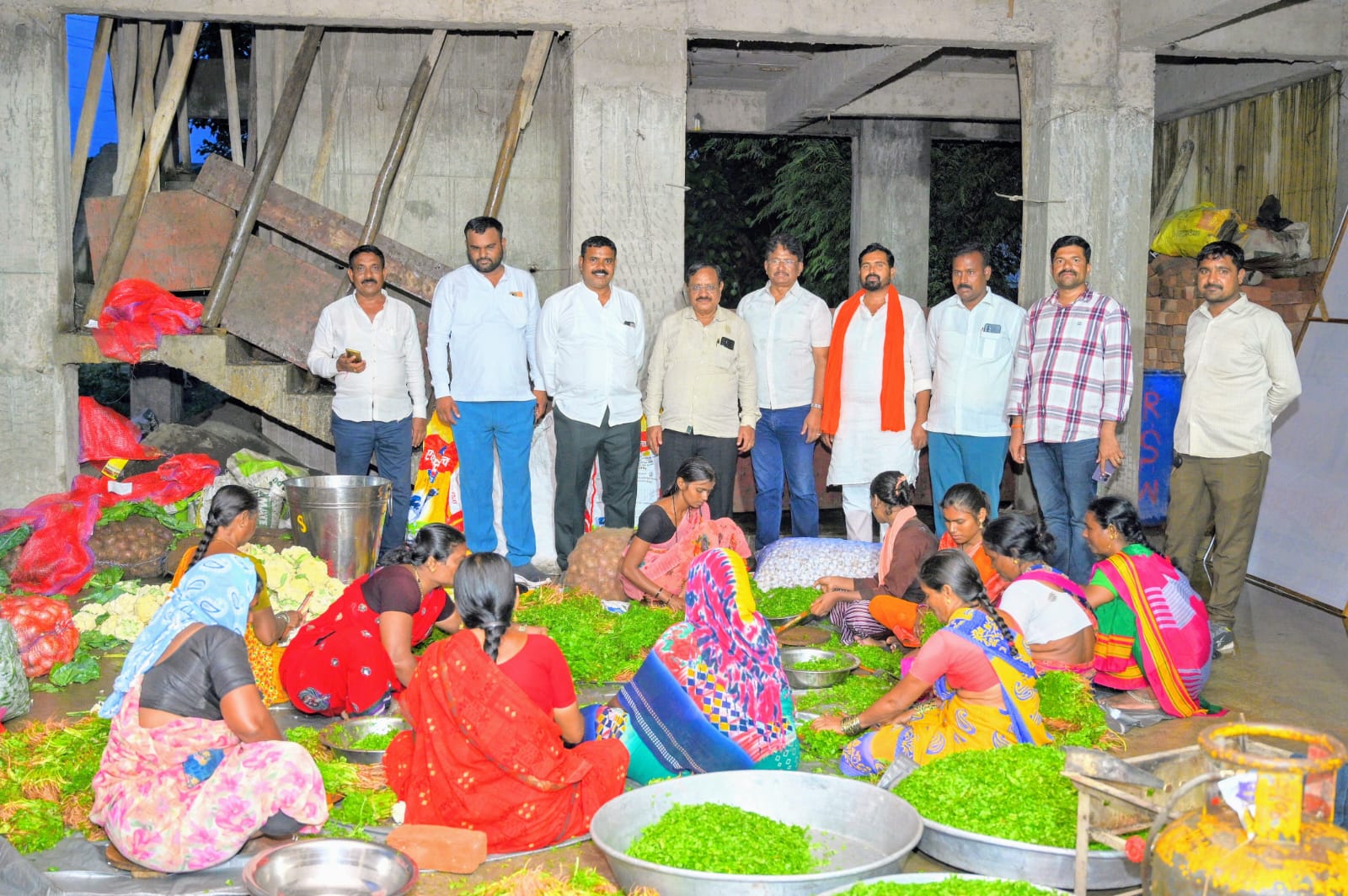 Refreshments for the Maratha brothers on behalf of Sakal Maratha Samaj Madha and Ranjitsinghbhaiyya Shinde Mitra Mandal