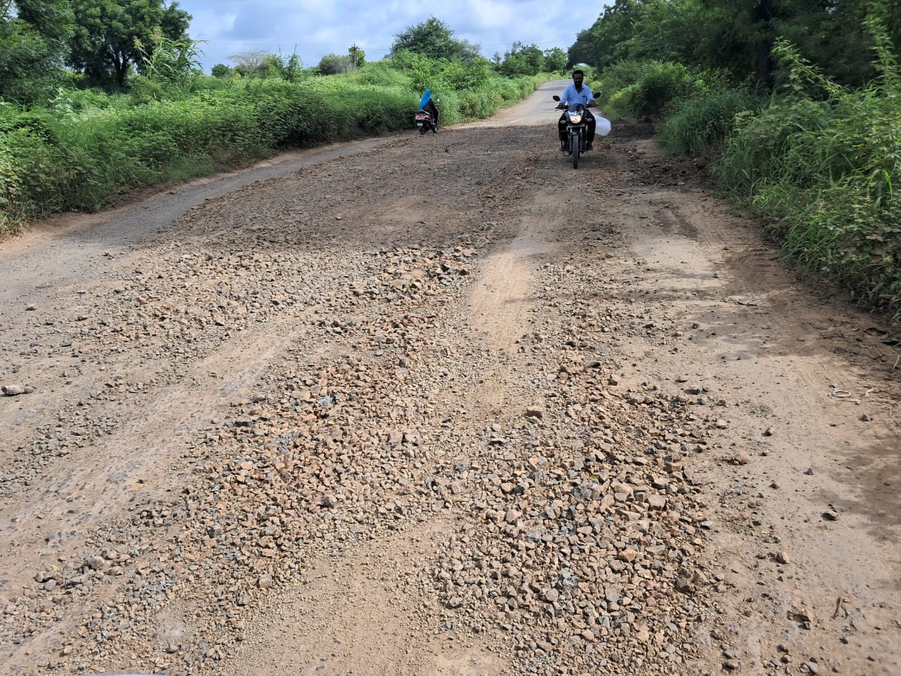 Demand to fill potholes on Karmala Jamkhed road