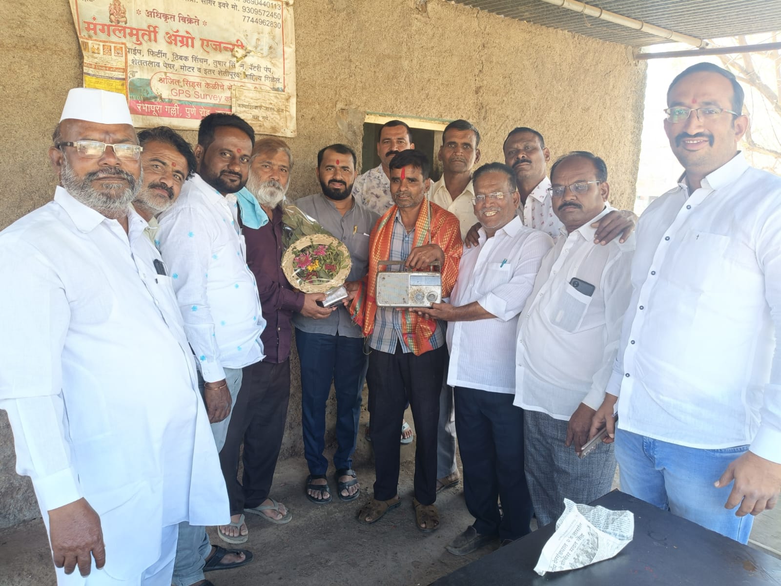 Radio enthusiast Balasaheb Pawar honored in Karmala