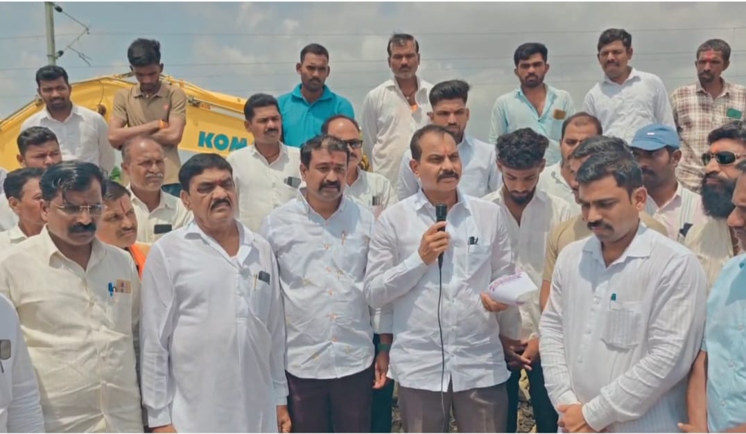 तुमचा पाठींबा आहे तोपर्यंत ‘ही’ मंडळी एकत्र आली तरी फरक पडत नाही म्हणत माजी आमदार शिंदे यांचे विरोधकांवर टीकास्त्र