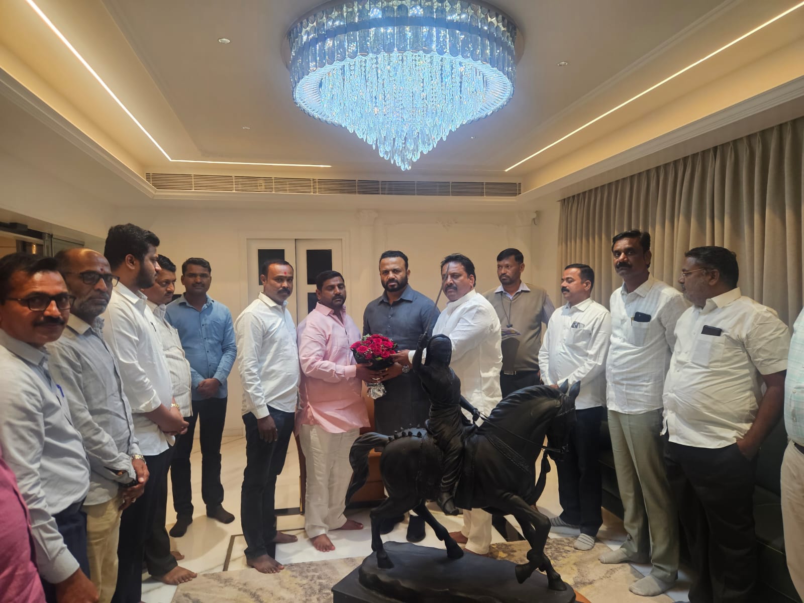 पालकमंत्री गोरे व सावंत यांच्यात भेट! करमाळ्याच्या विकासासाठी निधी मिळवण्याच्या दृष्टीने शहर विकास आघाडीच्या हालचाली!