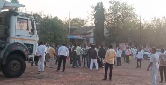 Video : करमाळा पोलिस कवायत मैदानावर दोन गटात तुफान राडा