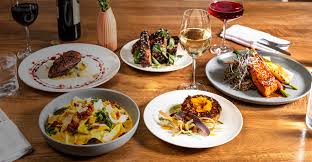 हे काय चालयं! हॉटेलच्या उदघाटनाला पुढारी आणि आयपीएस अधिकारी? तुमच्या भागात तपासणी झाल्याचे आठवतंय का?