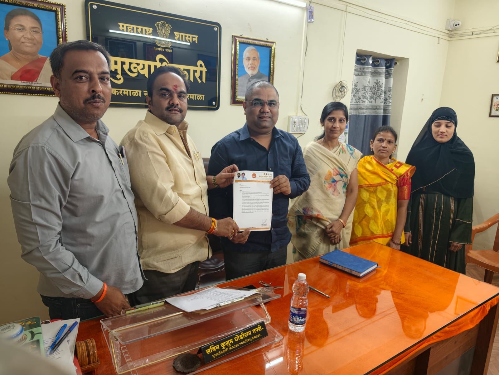 घरपट्टीवरील वाढीव व्याज रद्द करण्याची मुख्याधिकाऱ्यांकडे मागणी